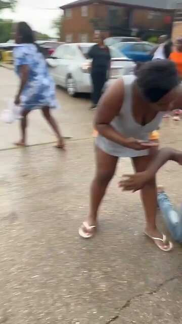 SHE SH*T AT HER OPP WHILE THE POLICE WAS CHASING HER 🤦🏿🤦🏿🤦🏿