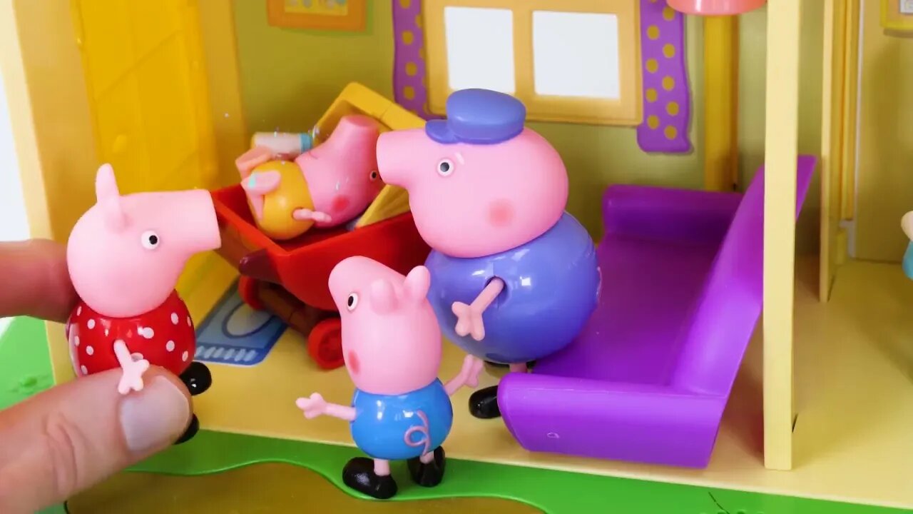 170 8Video de Aprendizaje de Juguetes para Niños - ♥Peppa Pig♥ Babysitting Baby Alexander!