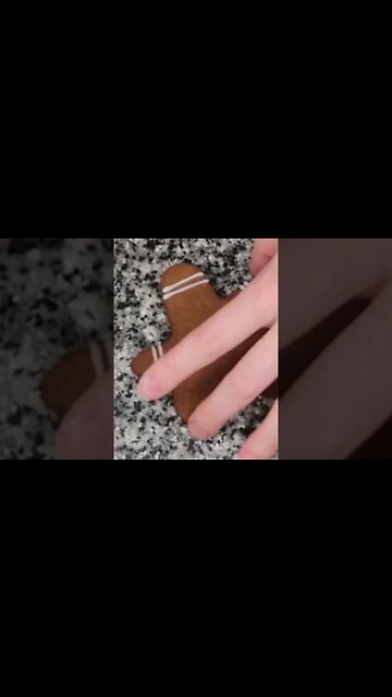 How Cute Are These?!?! 😆#gingerbread #cookiedecorating #christmascookies