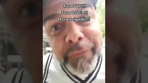 Torcedores do Vasco protestando em inglês