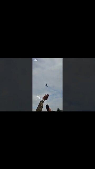 Russia Ukraine War: Ukrainian fighter jet making a pass as troops wave #shorts