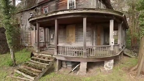 Abandoned house in the woods with old cars 1