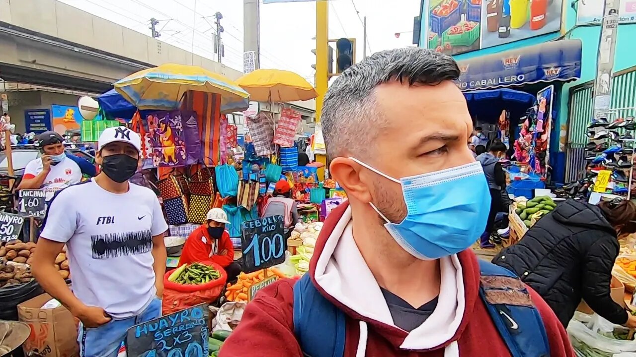 Solo in the most dangerous market in Peru 🇵🇪