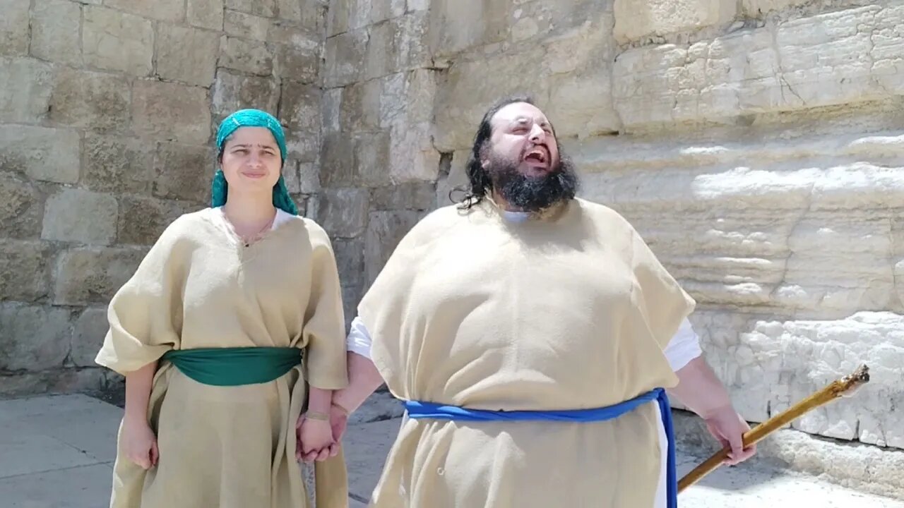 PREGANDO NO KOTEL EM DIA DE SHAVUOT