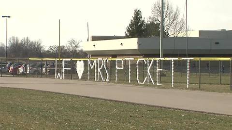 Students show their support for the Pickett family