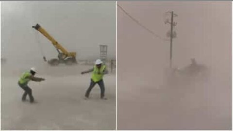 Arbejdere i Texas bliver fanget i en intens sandstorm