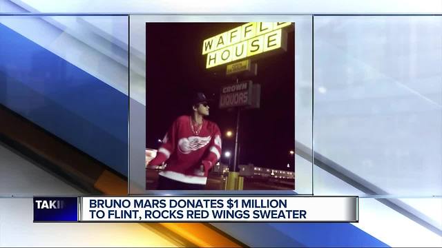 Bruno Mars donates $1 million to Flint, rocks Red Wings sweater