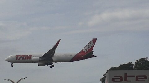 Boeing 767-300ER PT-MSW na final antes de pousar em Manaus vindo de Guarulhos 05032021