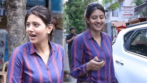 MMS Girl Anjali Arora Snapped At Lokhandwala Market Looking Very Hot 🔥🔥🔥