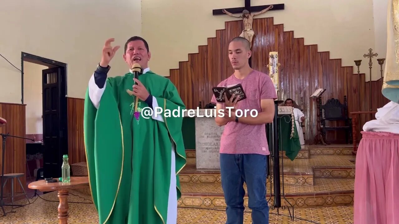 Vísperas del Halloween. Padre Luis Toro.