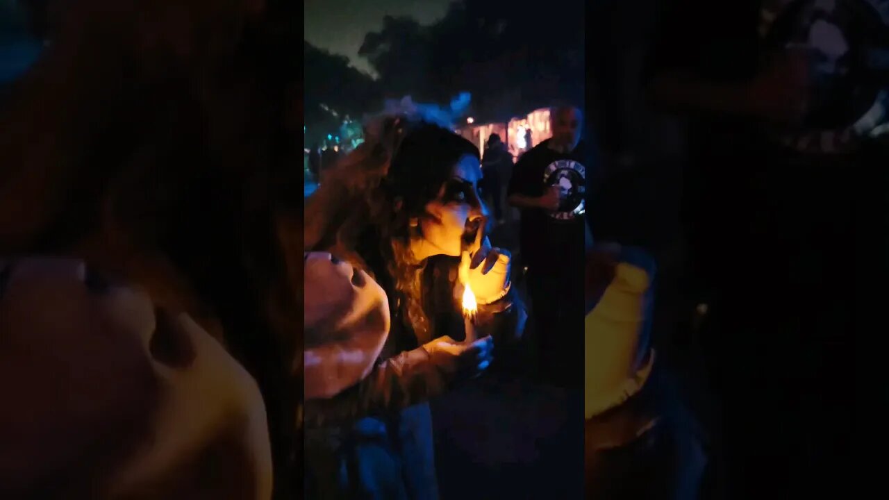 Creepy UnAlive Bride sneaks up on us at Knott's Scary Farm #halloween #bride #knottsscaryfarm