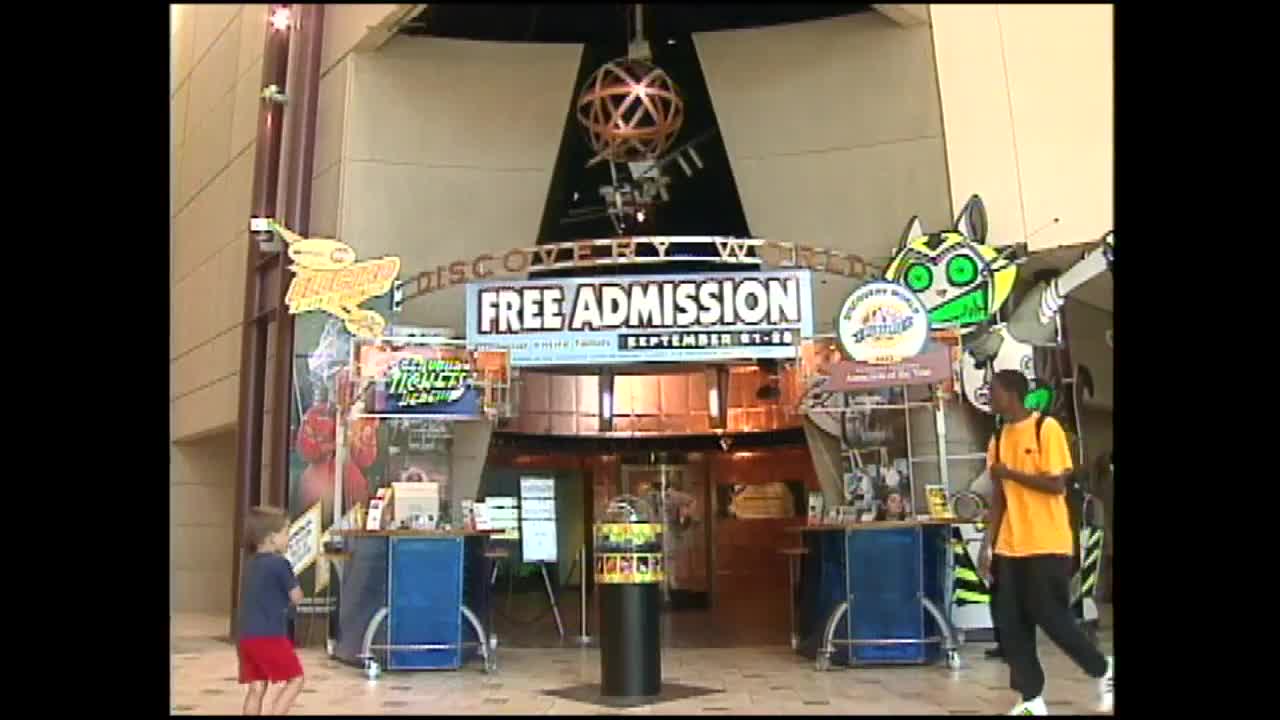 Vince Vitrano visits Discovery World (September 19, 2003)