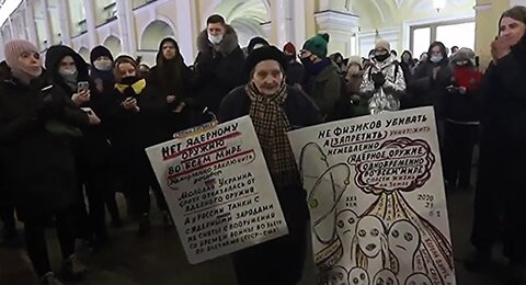 Grandmother bundled away by Russian police at Ukraine anti-war protest