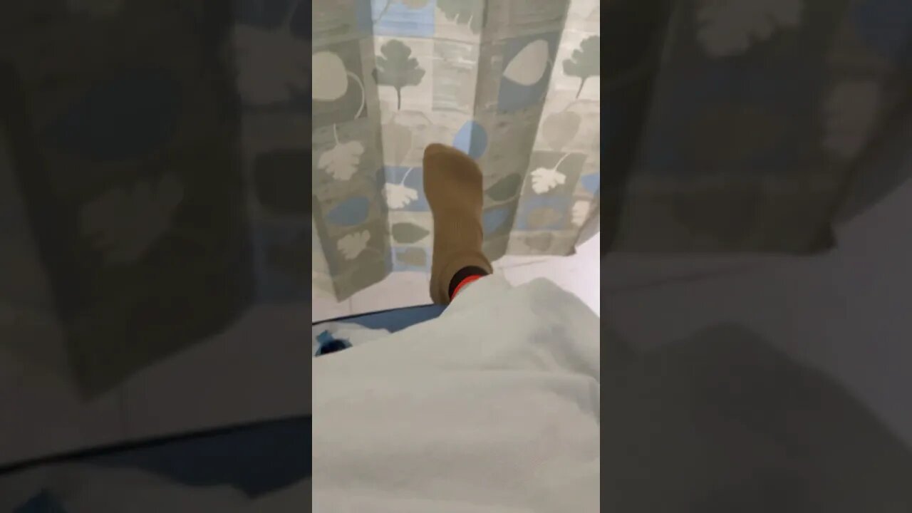 When you’re taller than the hospital bed 🤦🏿♂️