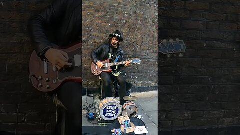 #BRICKLANE LONDON IS SO FULL OF ENERGY 🎸 - #shoreditch #london #ukvlogger #shoreditch #vloger #uk