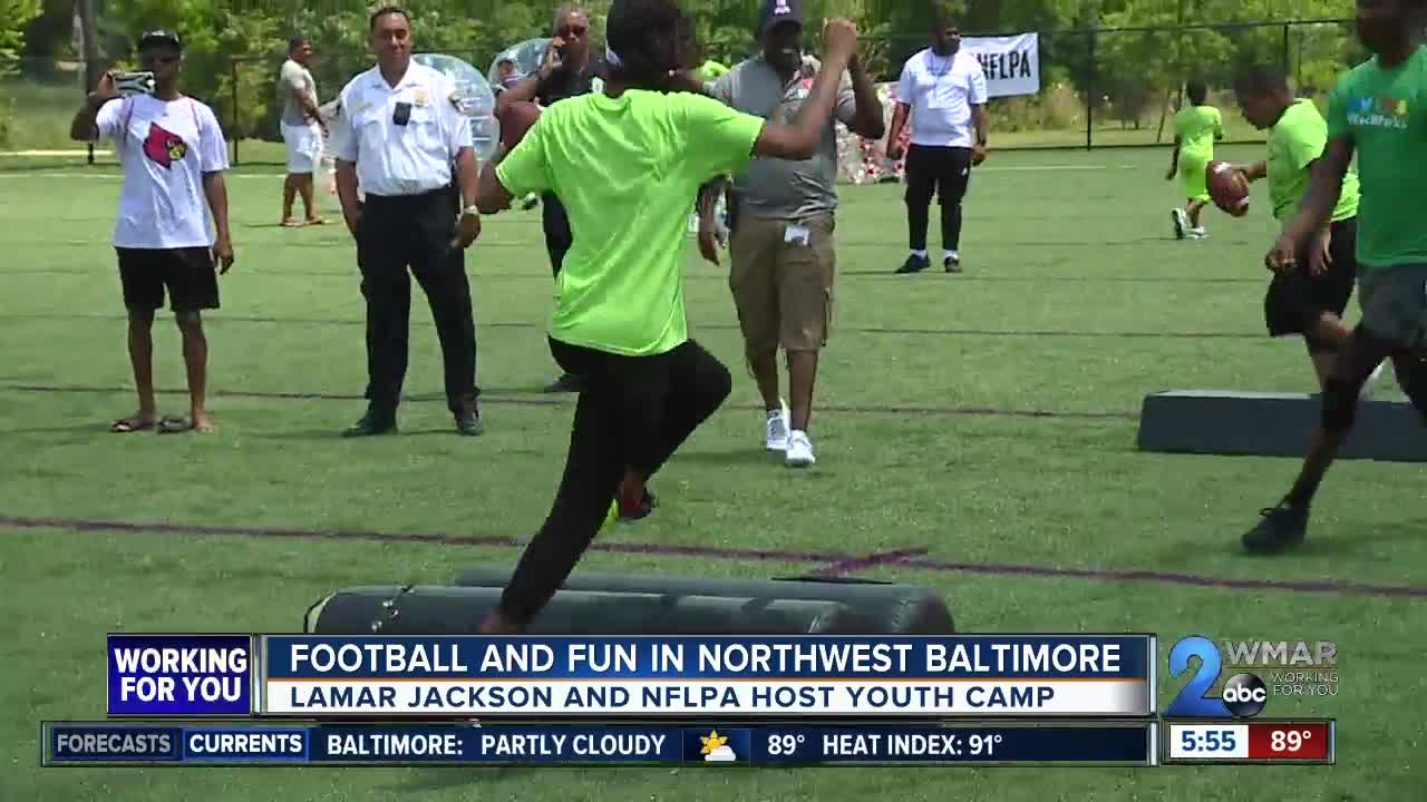 Lamar Jackson helps host youth camp in Baltimore