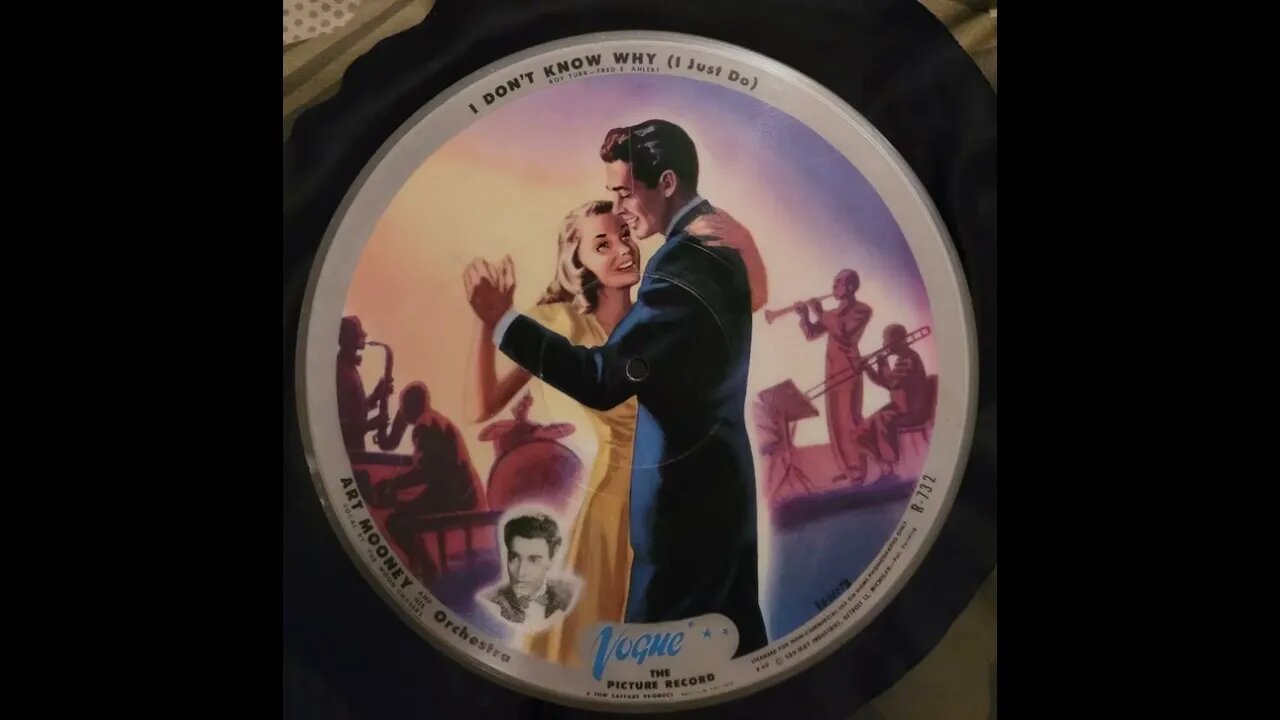 Art Mooney and His Orchestra, The Moon Chasers – I Don't Know Why (I Just Do)