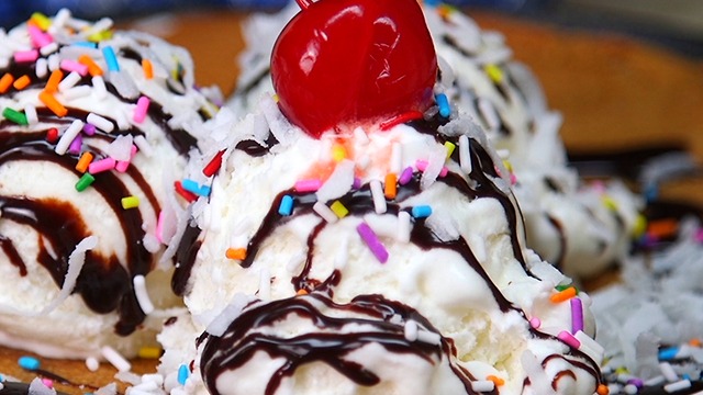 Peanut Butter Skillet Cookie Sundae