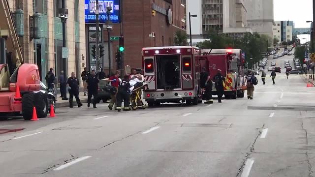 Window washer shot, wounded outside Milwaukee Journal Sentinel building - more