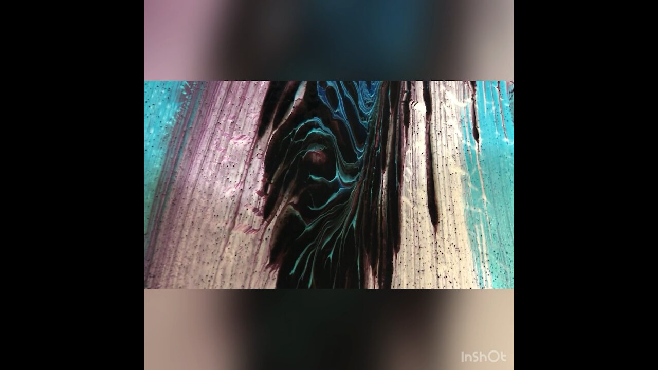 Lightning effects in this traveling acrylic pour!