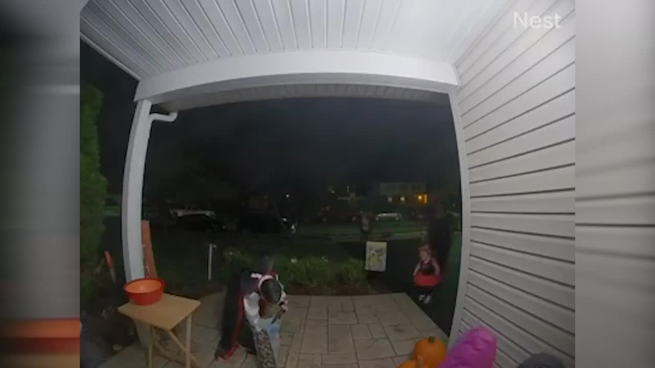 ADORABLE ALERT: Kid gives his Halloween candy to house who ran out