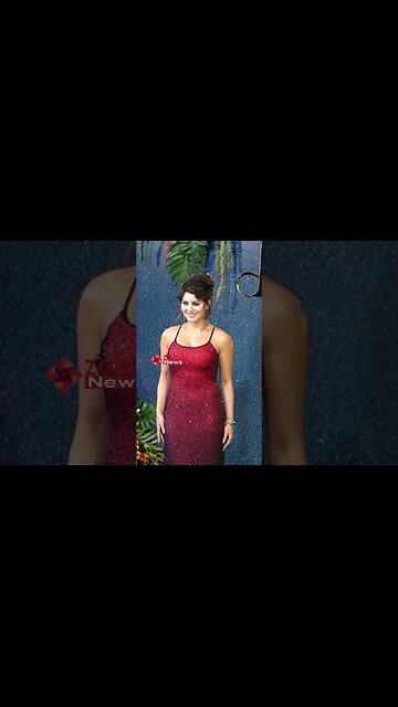 Urvashi Rautela gives a flying kiss to paps at Randeep Hooda & Lin Laishram's reception 💃🔥