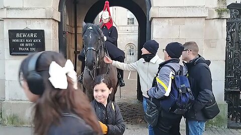 The horse dont like me #thekingsguard