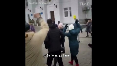 Extended Footage of Ukrainians Protesting Russian Occupiers