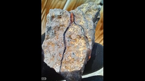 Example of minerals seeping into rocks!