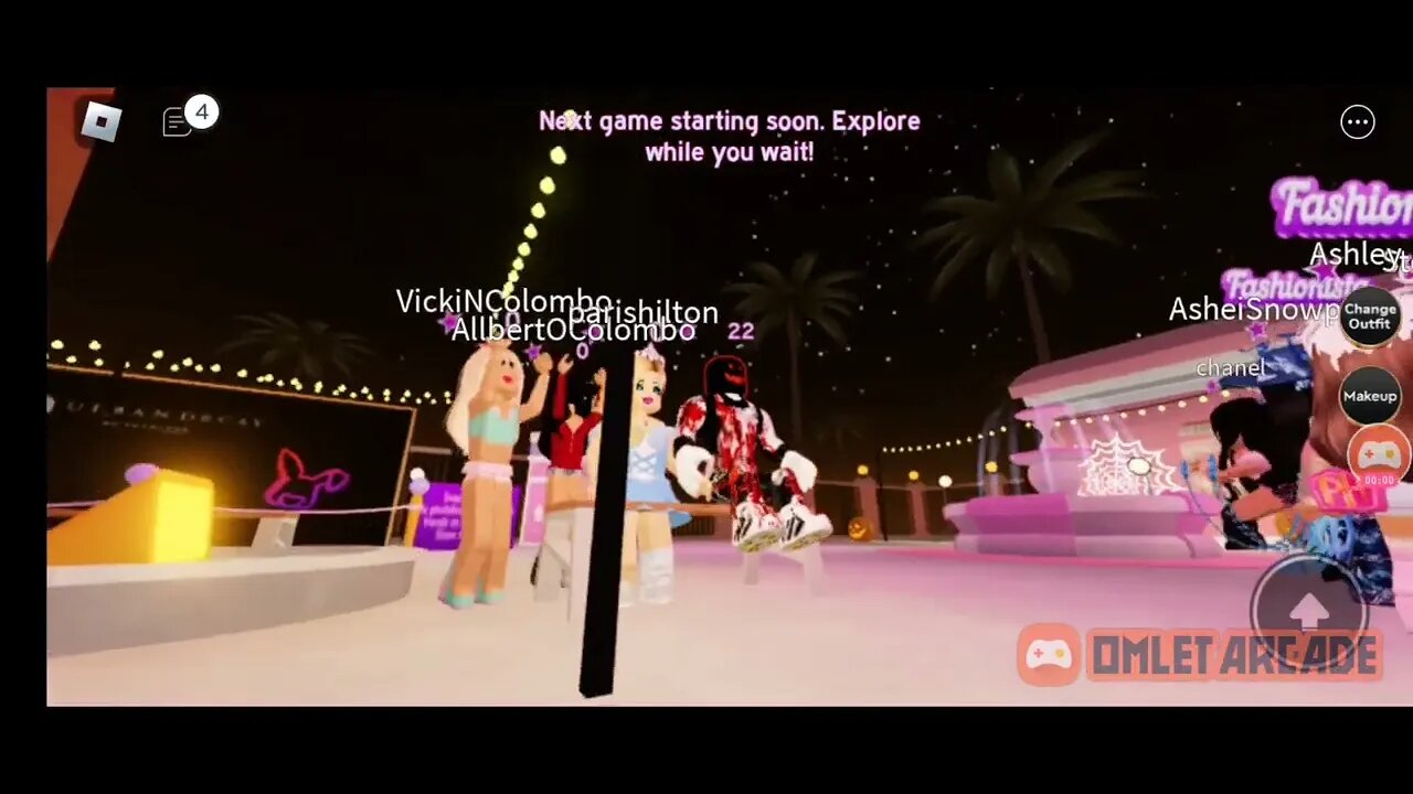 @Paris Hilton playing on @Roblox