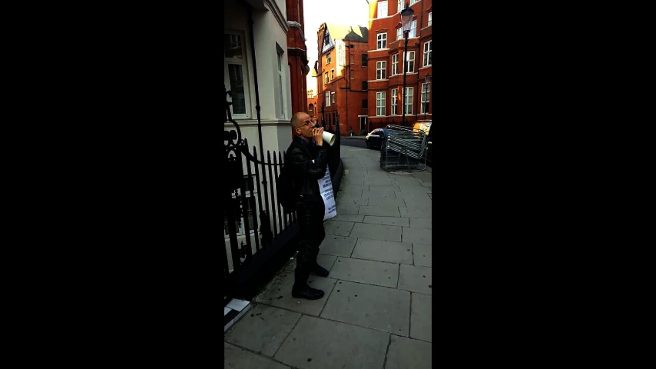 Lobbying Julian Assange, Friday August 25th