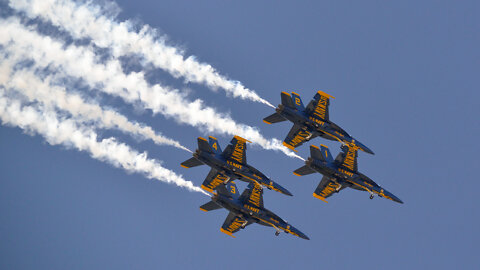 2022 N'Awlins Air Show Slideshow featuring the U.S. Navy Blue Angels