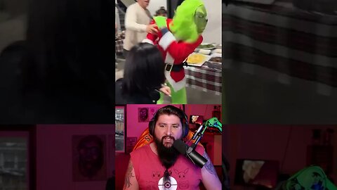 Santa and the Grinch Get Into a Fight