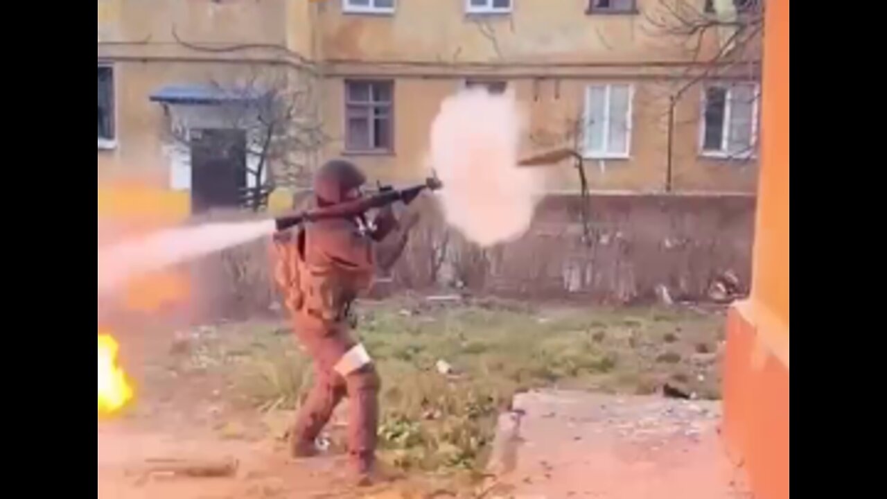 Chechen forces storming the building in Rubizhne