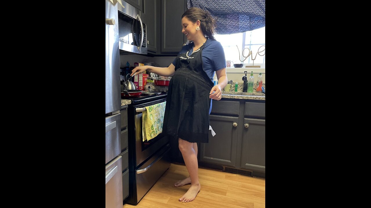 BAREFOOT & PREGNANT