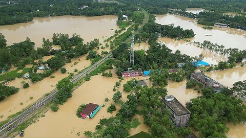 Casi 300.000 bangladesíes en refugios de emergencia por las inundaciones | AFP