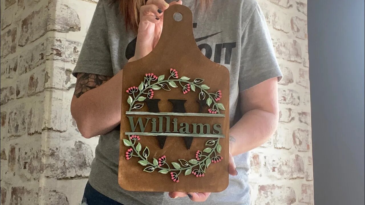 Family Name Farmhouse Cutting Board Wood Door Hanger |Hard Working Mom |How to Paint