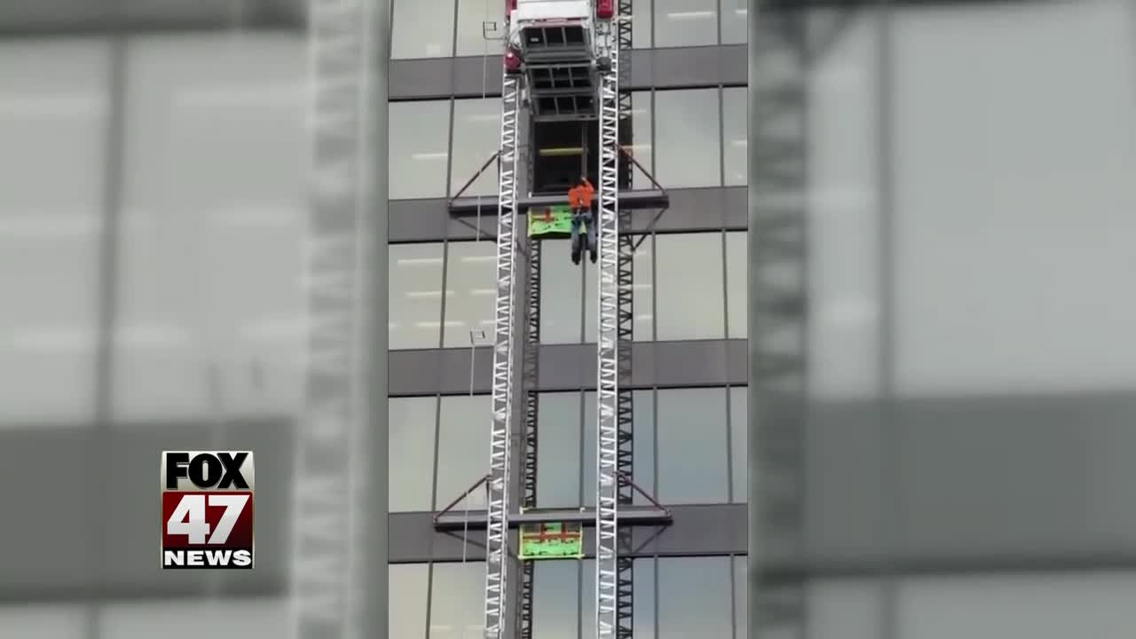 Workers rescued after lift traps them 6 stories above ground