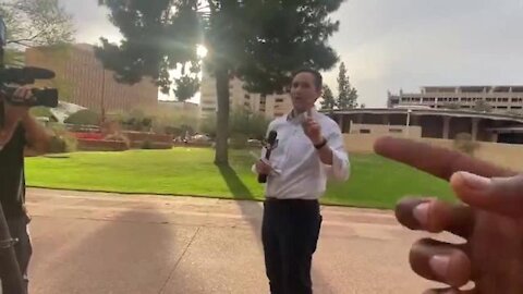 USA | Man Confronts The Fake News Media In Arizona