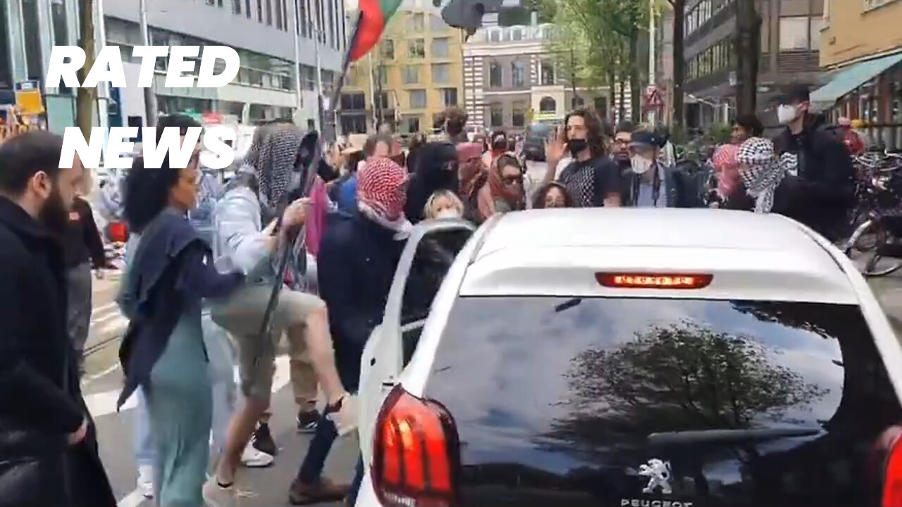 Anti-Israel Protesters Block Roads, Attack Car in Amsterdam