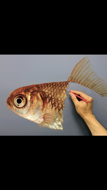 Hyperrealistic oil painting artist uses tiny brush