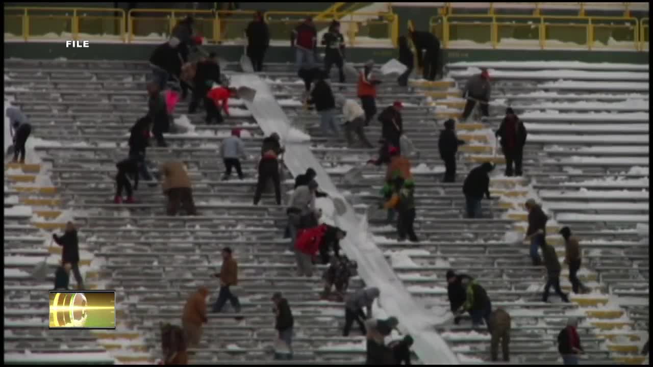 Lambeau Field requests shovelers Sunday morning before game