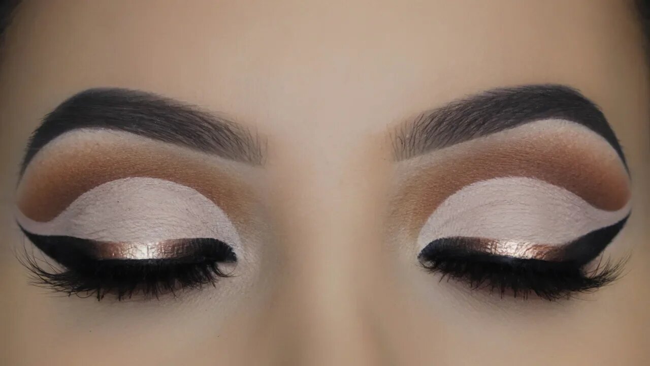 EYELINER HACK | Halo Eyeliner Cut Crease Tutorial