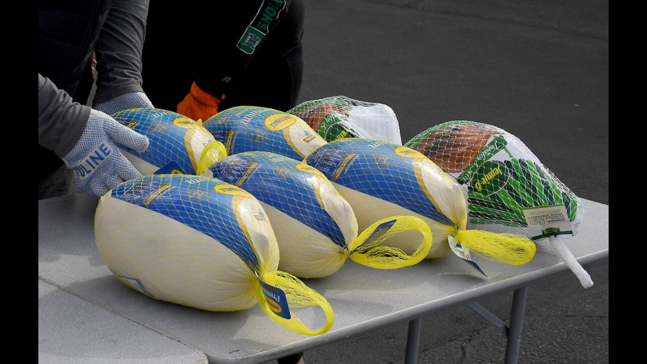 New York Icons Give Turkeys to Poor Families