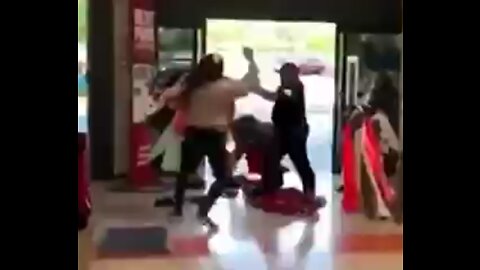 Security Guard Fights Back Against Casual Thieves
