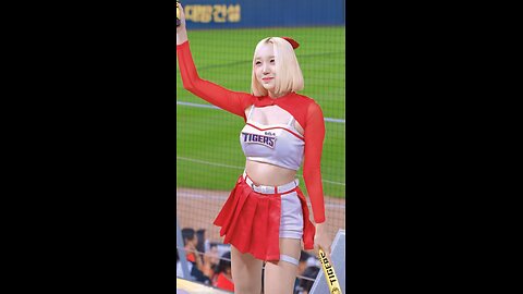 Caught on Camera: The Most Jaw-Dropping Cheerleading Performance Ever! (Park Sung-Eun)