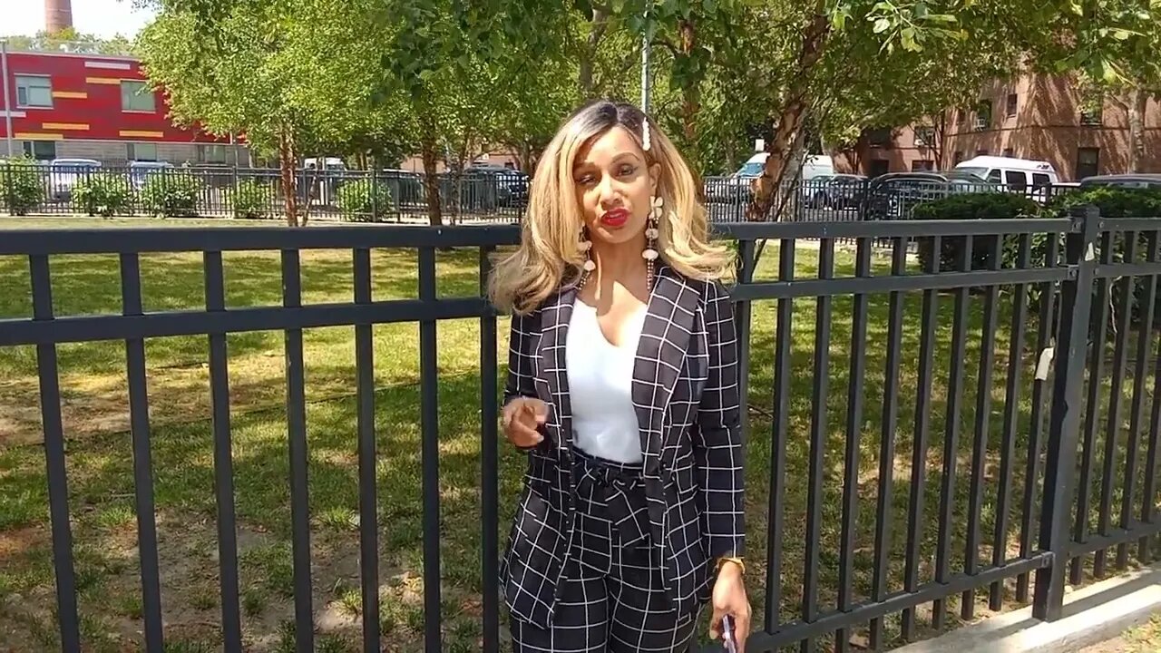 Jamiliah Rose Promoting Early Voting outside Prince Joshua Avitto Center 6/18/23 #vote #brooklyn