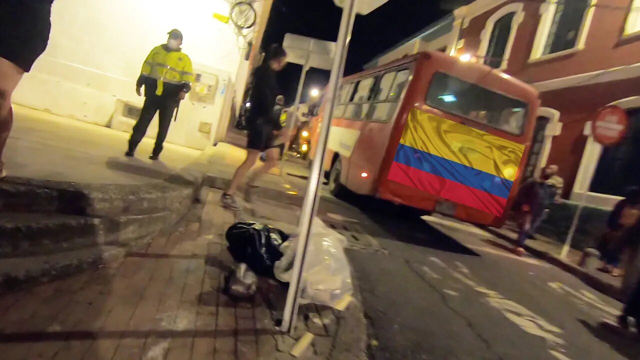 Walking through Bogotá at night | Is Bogota dangerous? 🇨🇴