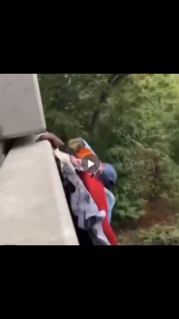 Dude steals from Forever 21 and finds out