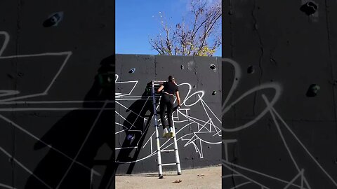 GIRL DOES A BRILLIANT GRAFFITI PIECE 😯 #graffiti #graffitiart #shorts